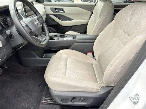 Used 2025 Nissan Rogue SV FWD image 24