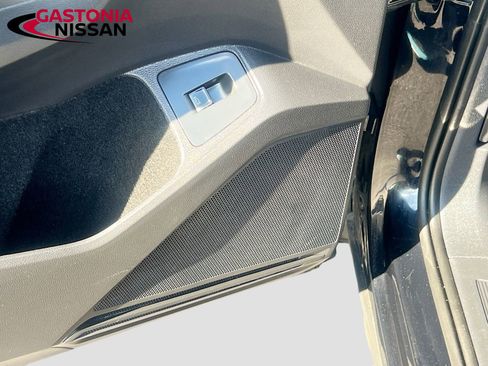 Used 2024 Volkswagen Tiguan SE image 23