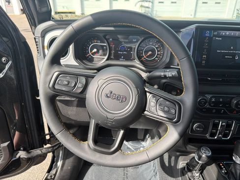 Used 2024 Jeep Gladiator Sport AWD/4WD image 21