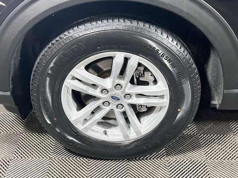 Used 2024 Ford Explorer XLT w/ Equipment Group 202A image 28