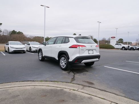 Used 2022 Toyota Corolla Cross L image 6