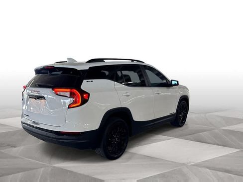Used 2024 GMC Terrain SLE w/ Driver Convenience Package FWD image 8
