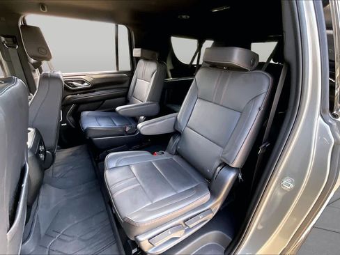 Used 2024 Chevrolet Suburban RST w/ Luxury Package AWD/4WD image 20