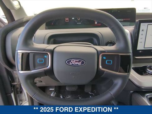 Used 2025 Ford Expedition Active RWD image 13