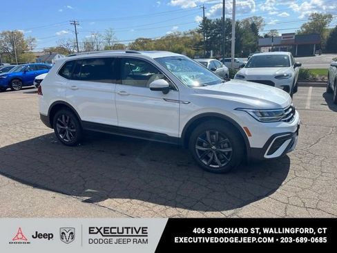 Used 2023 Volkswagen Tiguan SE AWD/4WD image 19