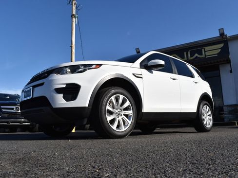 Used 2018 Land Rover Discovery Sport SE image 8