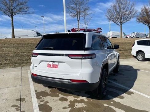 New 2026 Jeep Grand Cherokee Altitude AWD/4WD image 6