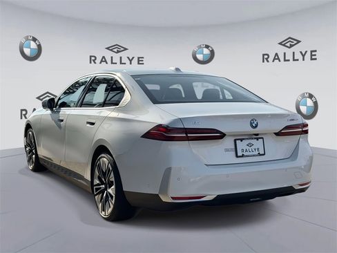 Certified 2025 BMW i5 xDrive40 w/ Premium Package image 6