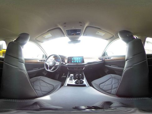 Used 2025 Volkswagen Atlas SE image 40