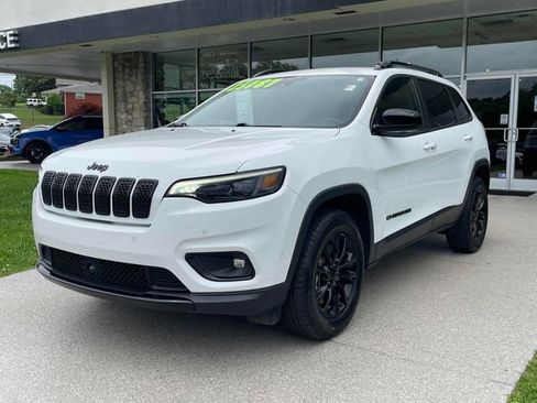Used 2023 Jeep Cherokee Altitude Lux image 5