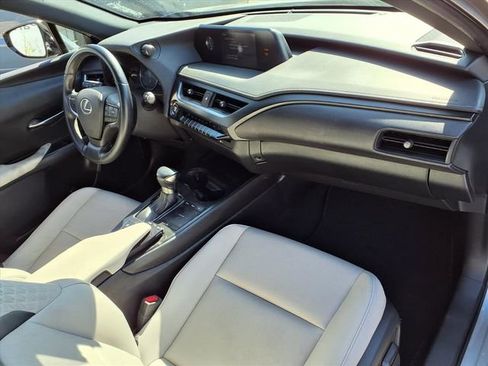 Used 2020 Lexus UX 200 image 26