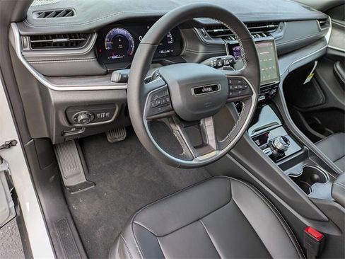 New 2025 Jeep Grand Cherokee Limited w/ Black Appearance Package image 10