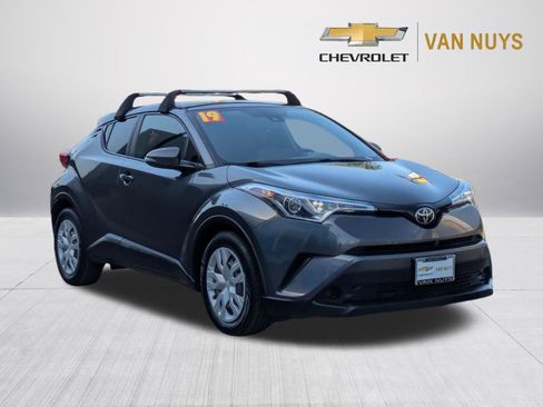 Used 2019 Toyota C-HR LE FWD image 3