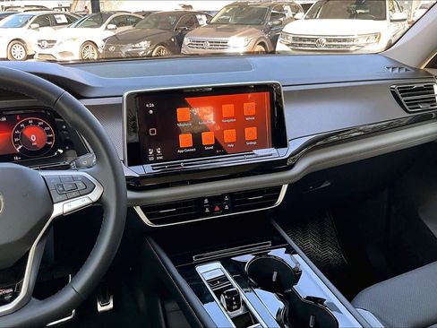 New 2026 Volkswagen Atlas Peak Edition image 6