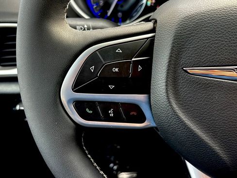 Used 2025 Chrysler Voyager LX image 14