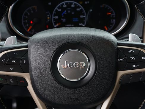 Used 2017 Jeep Grand Cherokee Overland AWD/4WD image 26