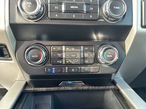 Used 2021 Ford F250 Lariat w/ Lariat Value Package AWD/4WD image 18