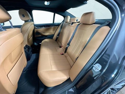 Used 2023 BMW 530e xDrive w/ Premium Package image 26