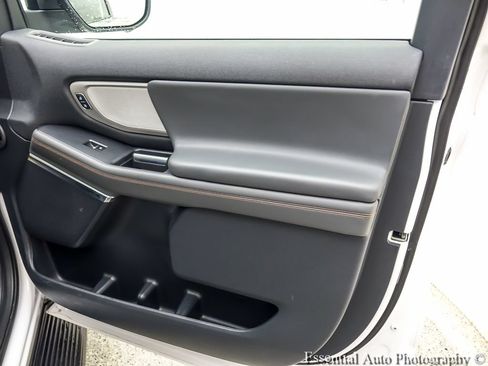 Used 2025 Ford Expedition Active AWD/4WD image 28