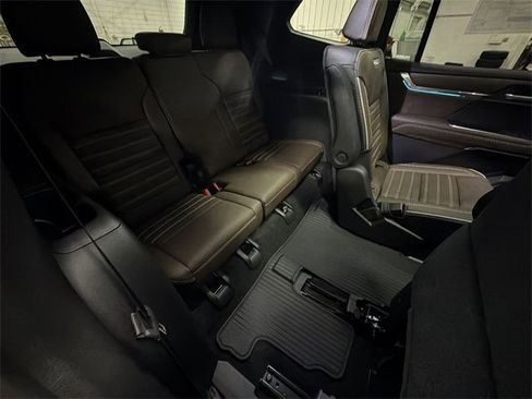 New 2026 GMC Acadia Denali Ultimate w/ LPO, Floor Liner Package image 59