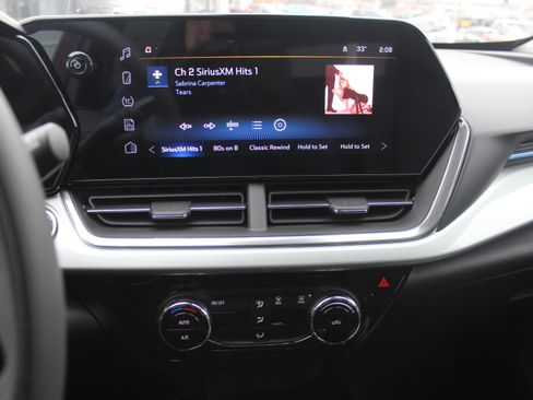 New 2026 Chevrolet Trax LT image 12