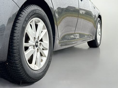 Used 2017 Kia Optima LX w/ Convenience Package FWD image 9