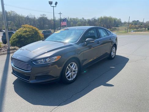 Used 2016 Ford Fusion SE FWD image 3