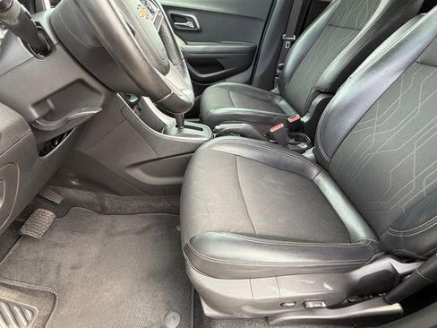 Used 2020 Chevrolet Trax LT w/ Driver Confidence Package FWD image 13