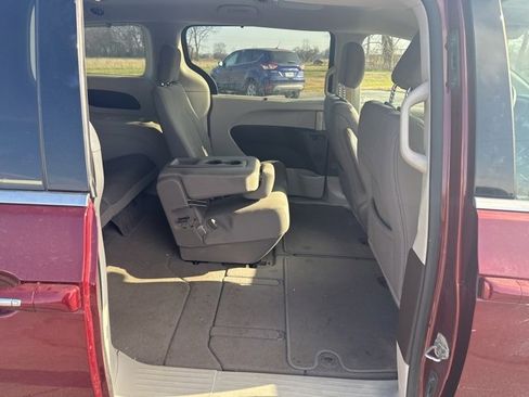 Used 2018 Chrysler Pacifica Touring Plus w/ Tire & Wheel Group image 12