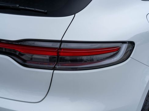 Certified 2025 Porsche Macan AWD/4WD image 15