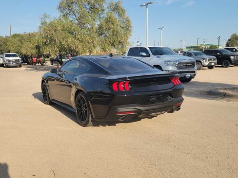 Used 2025 Ford Mustang Coupe RWD image 6