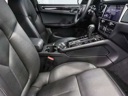 Used 2024 Porsche Macan AWD/4WD image 17