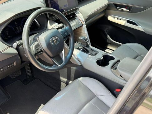 Used 2023 Toyota Venza Limited AWD/4WD image 4