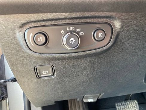 Used 2024 GMC Terrain SLT AWD/4WD image 18