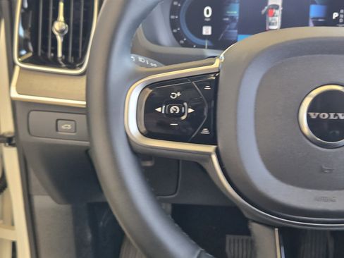 Used 2025 Volvo XC90 B6 Ultra w/ Protection Package Premier image 37