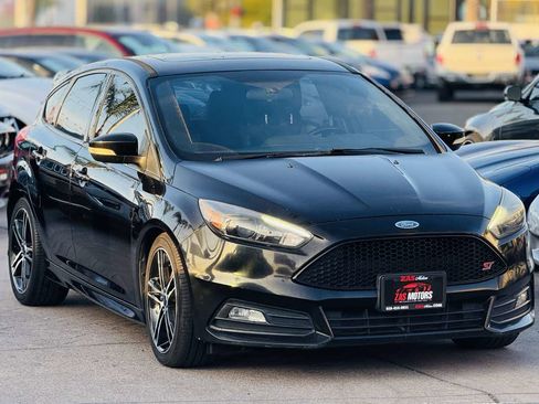 Used 2017 Ford Focus ST w/ Equipment Group 401A image 4