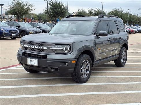 Used 2023 Ford Bronco Sport Badlands image 2