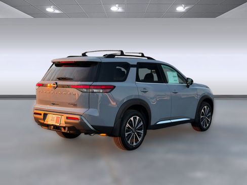 New 2026 Nissan Pathfinder Platinum AWD/4WD image 9