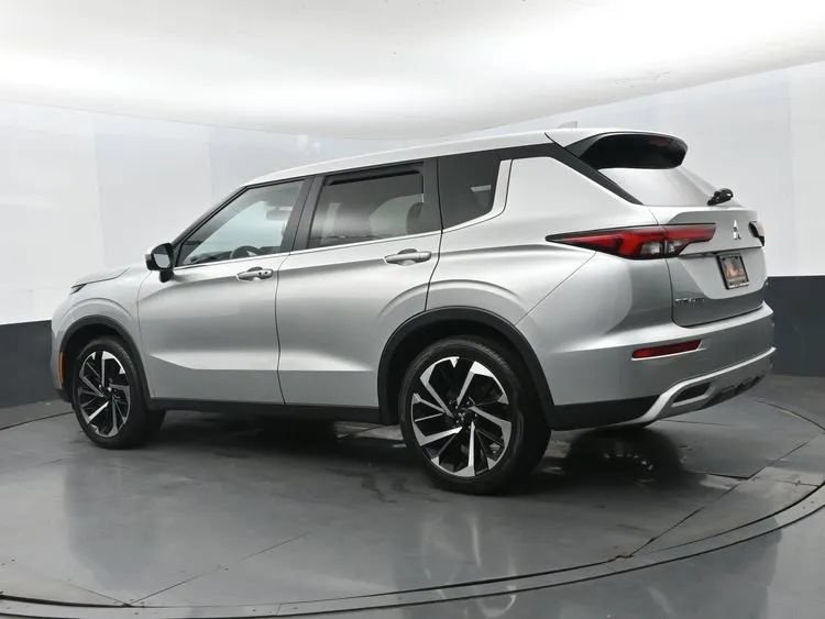 Used 2024 Mitsubishi Outlander FWD image 9