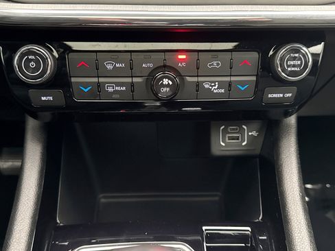 Used 2023 Jeep Compass Limited w/ Elite Group AWD/4WD image 17