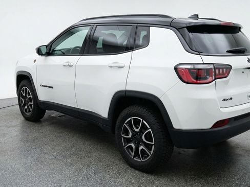 Used 2025 Jeep Compass Trailhawk image 6