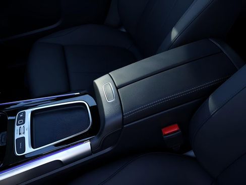 New 2026 Mercedes-Benz GLB 250 4MATIC image 35