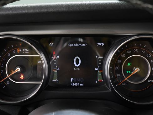 Used 2022 Jeep Gladiator Overland AWD/4WD image 14