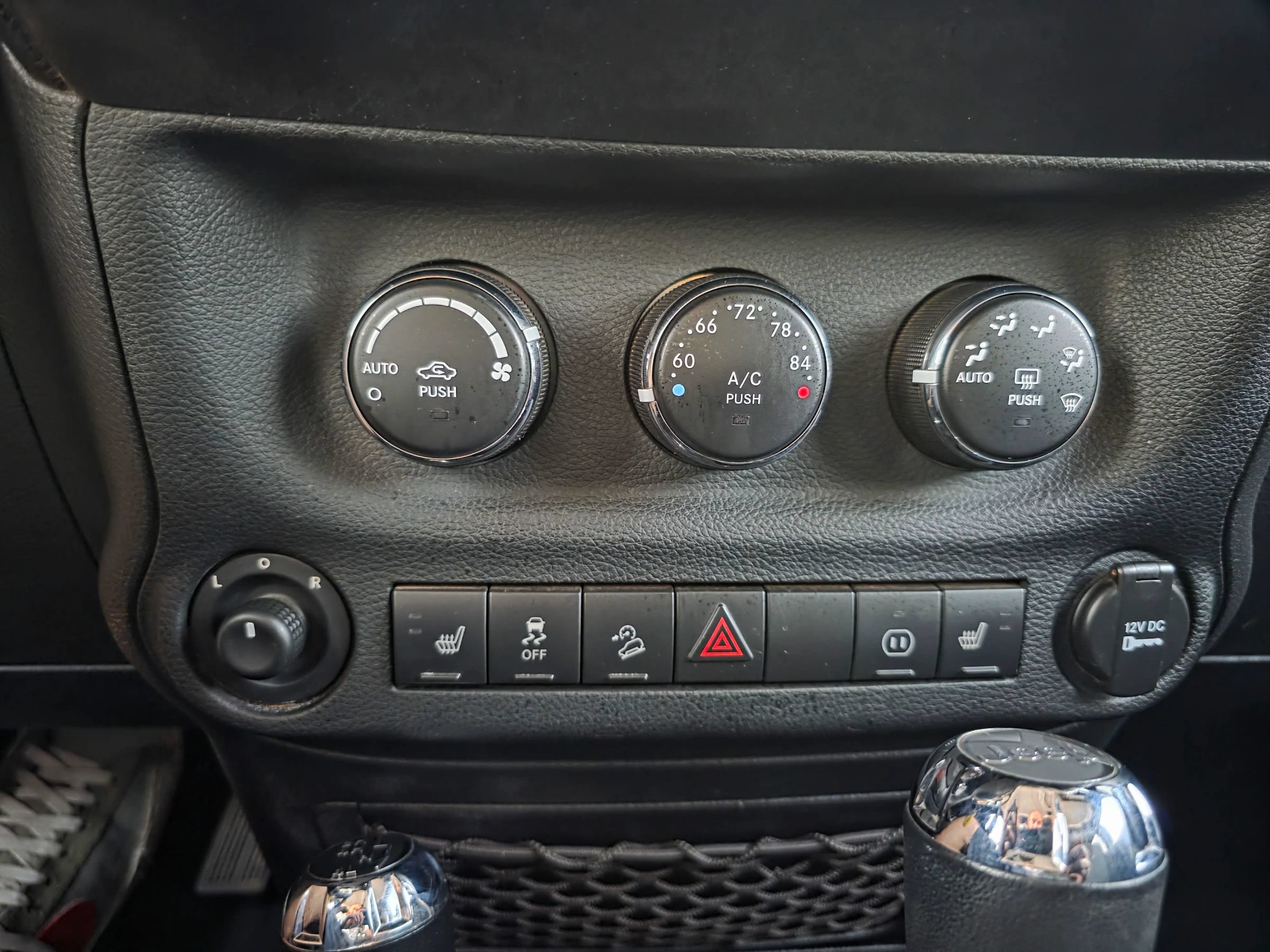 Used 2012 Jeep Wrangler Unlimited Rubicon w/ Dual Top Group AWD/4WD image 18