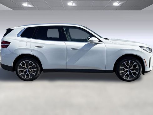 Used 2025 BMW X3 xDrive30i w/ Premium Package image 2