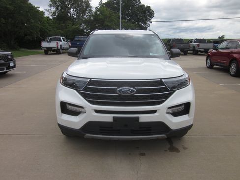 Used 2023 Ford Explorer XLT w/ Equipment Group 202A AWD/4WD image 2