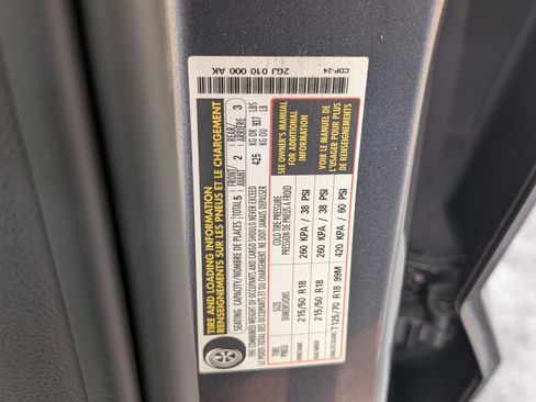 Used 2025 Volkswagen Taos SE w/ Panoramic Sunroof Package FWD image 39