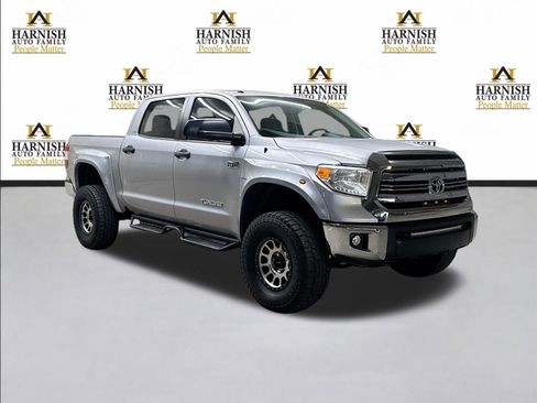 Used 2017 Toyota Tundra SR5 w/ SR5 Upgrade Package AWD/4WD image 3