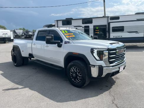 Used 2025 GMC Sierra 3500 SLE w/ Preferred Package AWD/4WD image 1