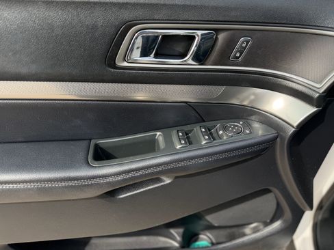 Used 2018 Ford Explorer XLT w/ Equipment Group 202A image 17